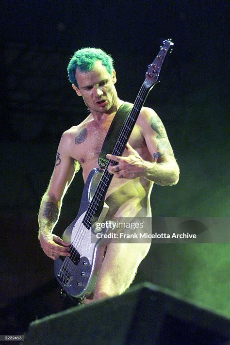 flea playing naked|Remembering the first time the Red Hot Chili Peppers performed。